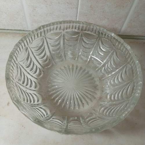 Crystal bowl used with carved embossed design