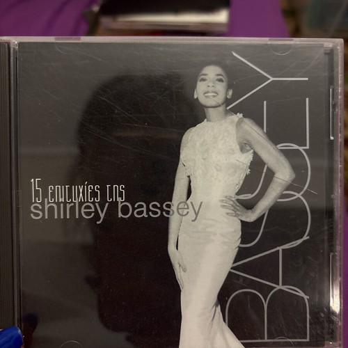 Shirley Bassey CD like new, blues