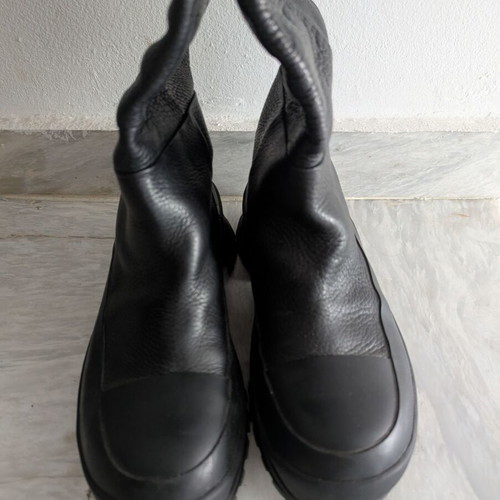 Zara leather boots with Vibram soles like new, size 38