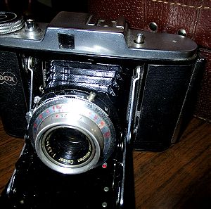 Παλια συλλεκτικη τηλεσκοπικη φωτογραφικη μηχανη ADOX, με το βαλιτσακι της