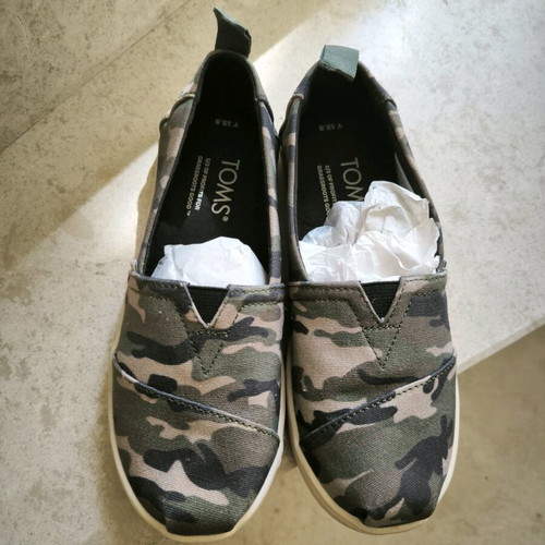 TOMS kids shoes like new, size 31, camouflage slip-ons
