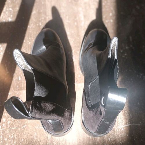 Black Zara ankle boots like new, low