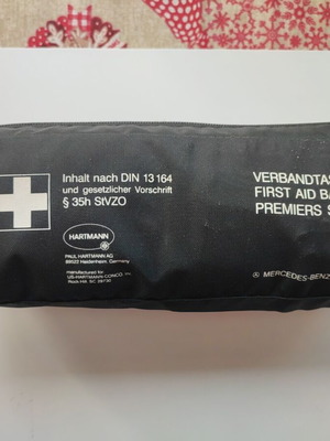 Mercedes-Benz A 211 860 02 50 First Aid Kit like new, genuine set