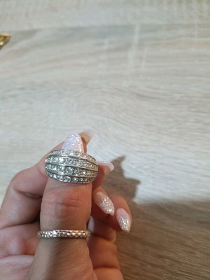Ring with rhinestones like new