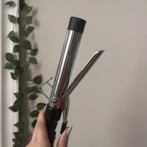 Curling iron in excellent condition