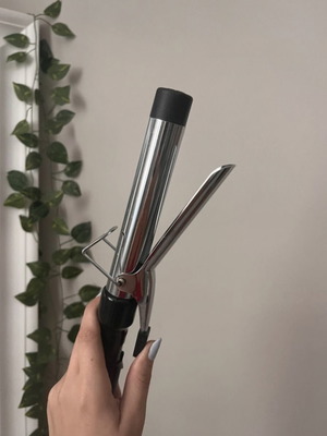Curling iron in excellent condition