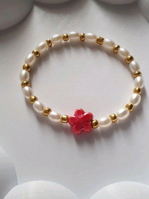 Handmade bracelet with pearls and ceramic flower new