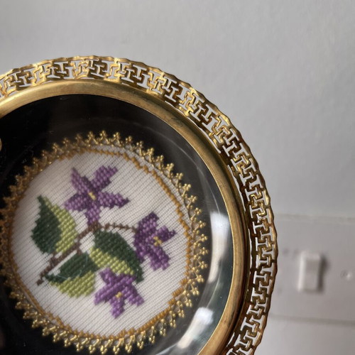 Vintage ashtray with embroidery and gold detail