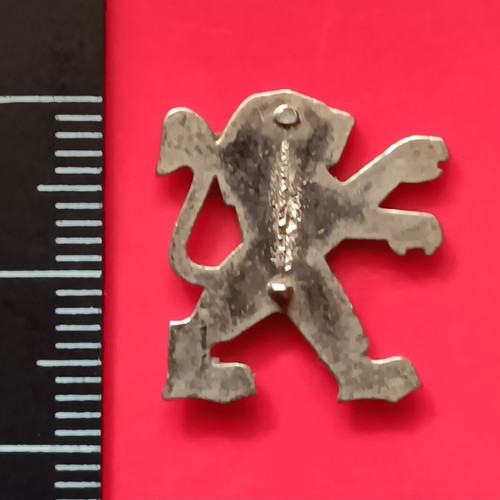 Small metal lion badge used