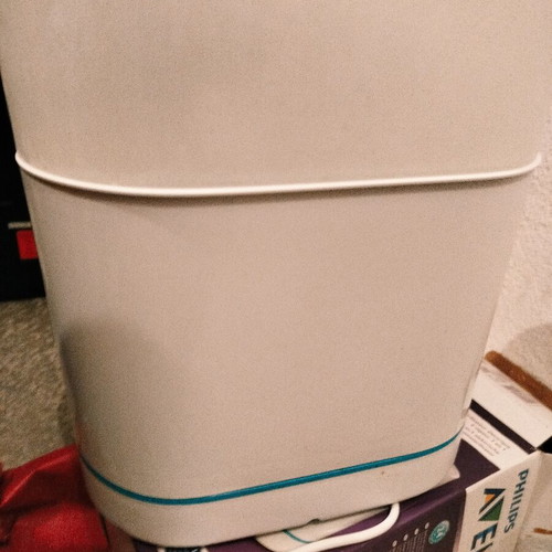 Philips Avent Electric Sterilizer for Bottles and Pacifiers used