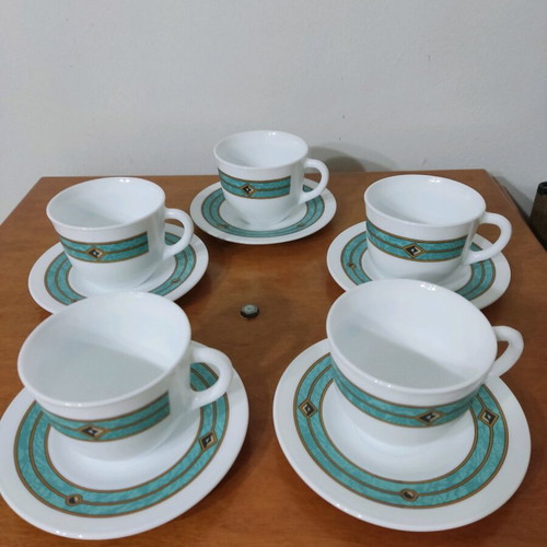 Porcelain cups like new, good quality and durable