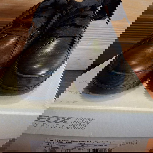 Γυναικεία sneakers Geox No 40 σε μαύρο δέρμα και λουστρίνι, σε άριστη κατάσταση