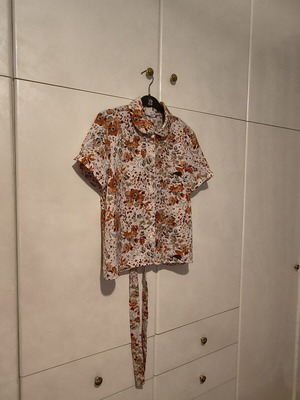 Helmi shirt like new, short sleeves, beige and orange pattern, size S