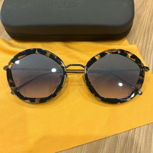 No Logo sunglasses with horn frame new, black