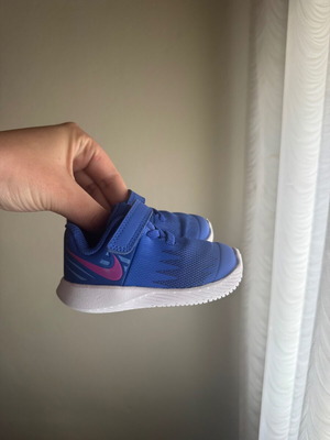 Παιδικό παπούτσι Nike αθλητικό νούμερο 19,5 σαν καινούργιο, μπλε και ροζ