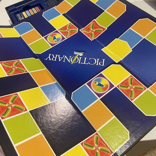 Pictionary board game Greek edition like new