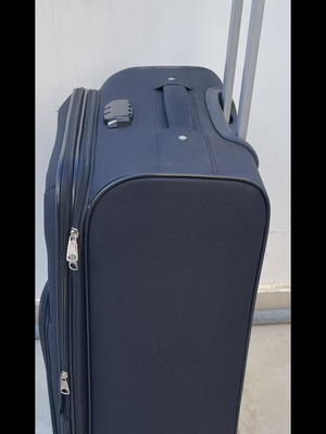Μεγάλη μπλε βαλίτσα