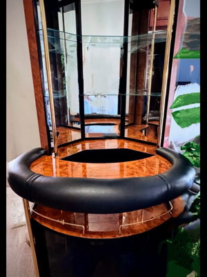 Mini bar like new with mirror, lighting and leather upholstery
