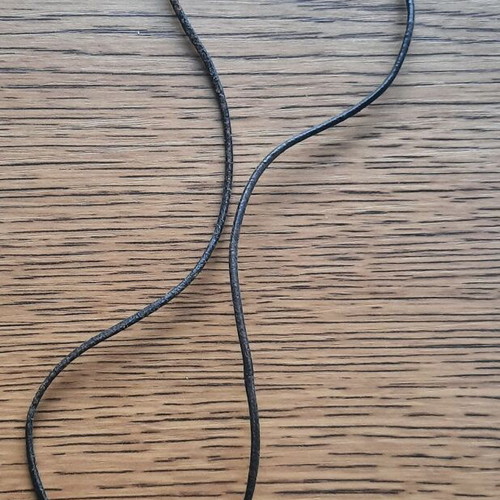 Aris pendant vintage with leather cord used