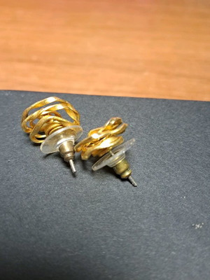 Fo earrings used