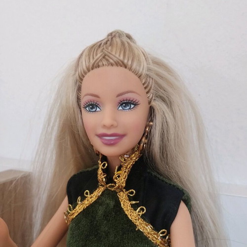 American Idol Barbie 2005 used with original earrings