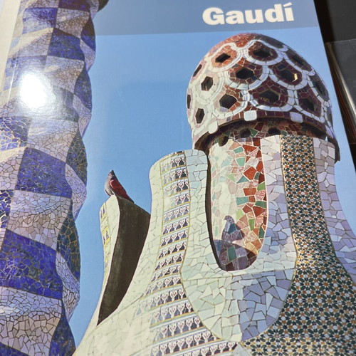 Gaudi book like new, English art album