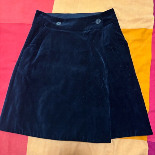 Benetton velvet skirt like new, black