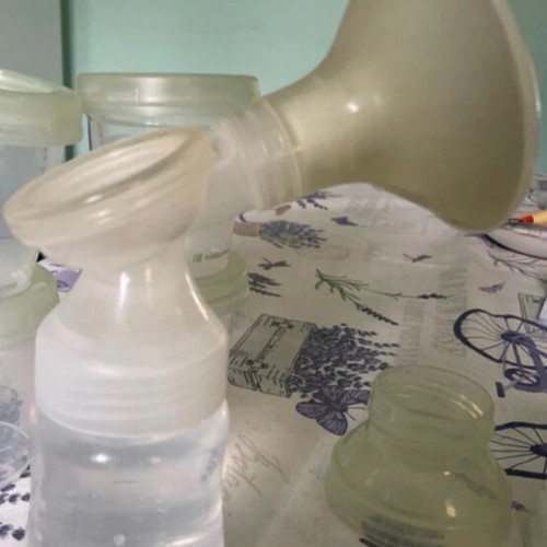 Kikka Boo electronic breast pump used with storage bottles