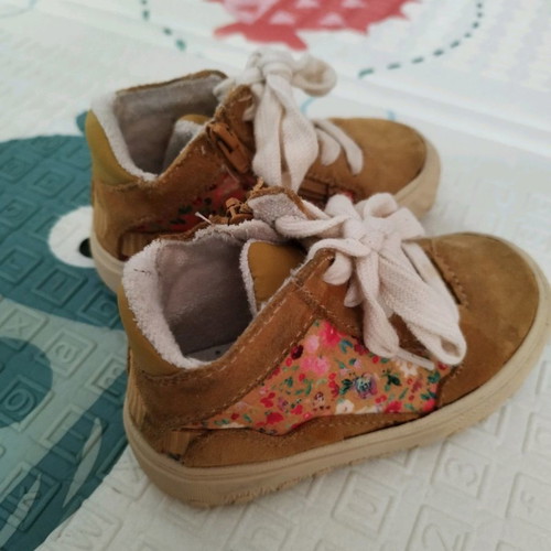Winter girls boots used, size 22, with side zipper