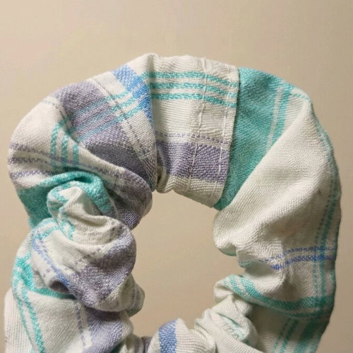 Plaid Scrunchie like new in white, teal and lilac