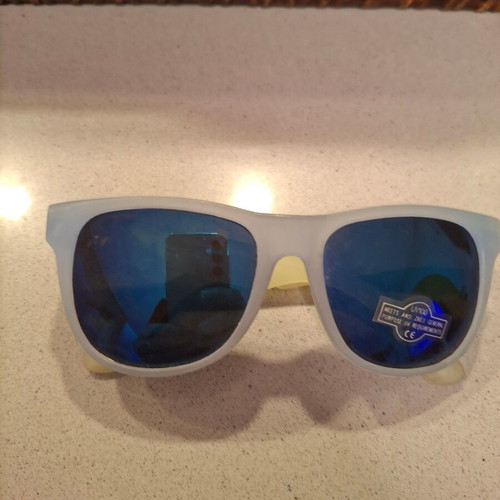 Children's sunglasses like new, trendy shades