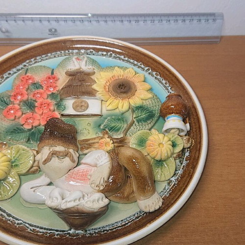 Decorative embossed plate like new, 26 cm diameter