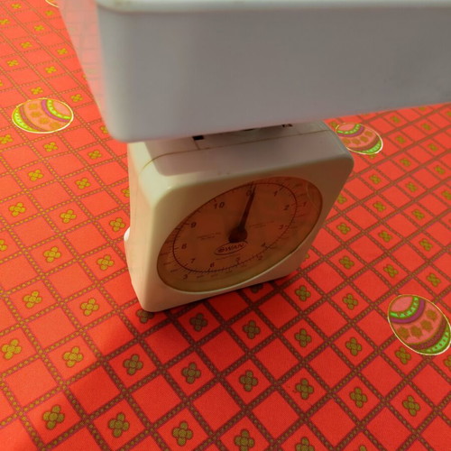 Kitchen scale used, white
