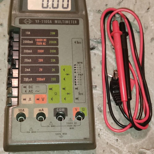 Digital multimeter from the 90s, used and fully functional