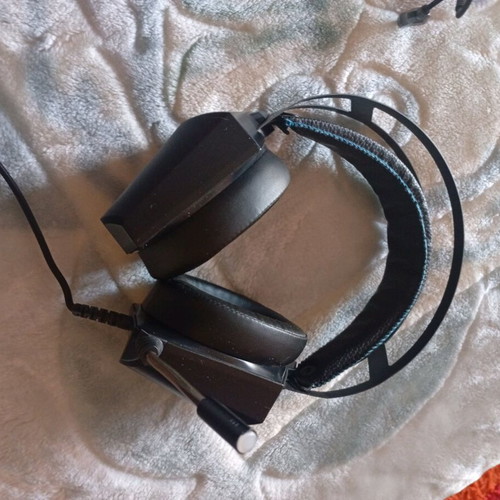 Nod wired headphones with RGB like new