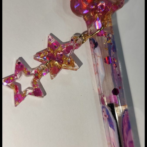 Liquid glitter pen Huntrix handmade, personalized resin