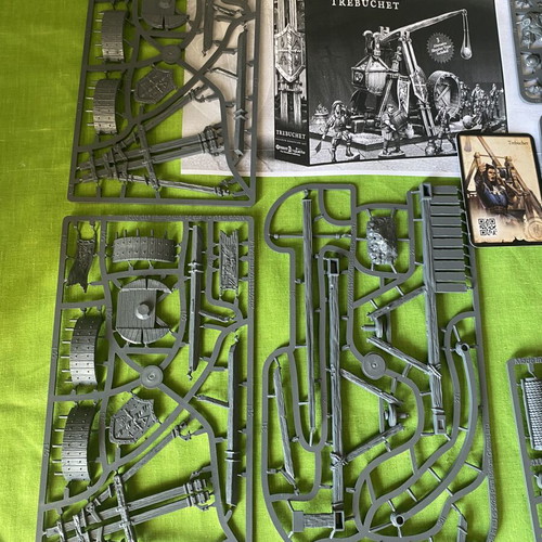 Conquest Trebuchet Hundred Kingdoms like new, with base and card, no box