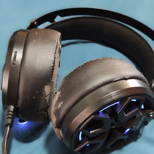 Motospeed H60 headphones used with worn ear pads