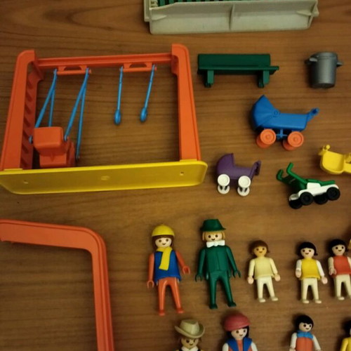 Playmobil Vintage 1974 Playground used with Acacia tree and figures