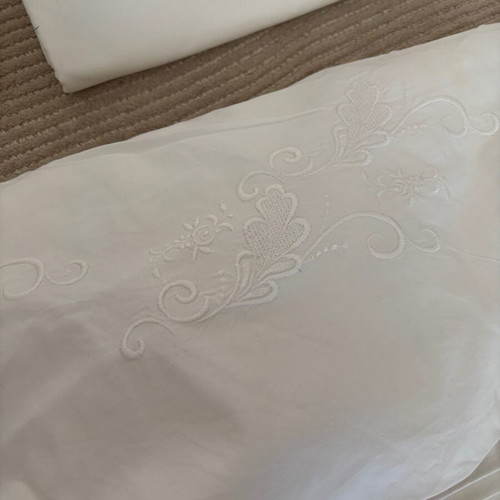 Set of embroidered cotton bed sheets, pillowcases and duvet covers