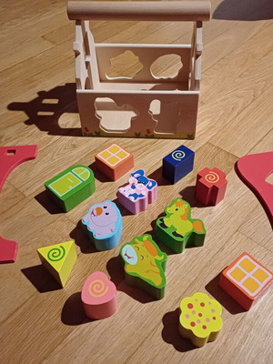 Wooden educational house like new with animals and puzzle