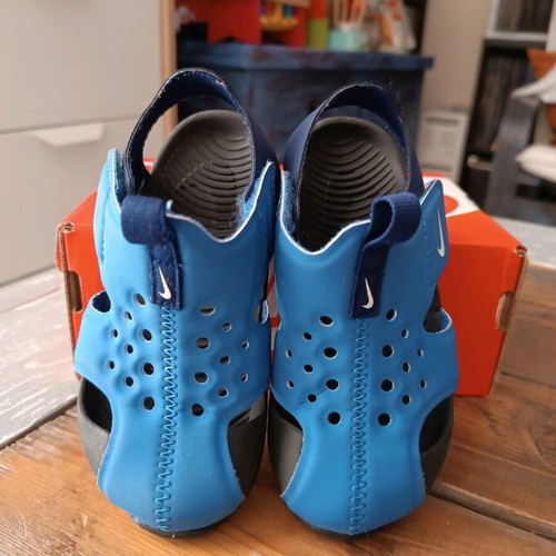 Nike baby boy summer sandals blue size 25 like new