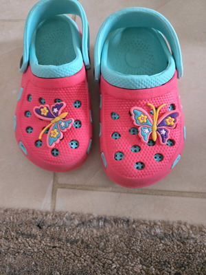 Jumbo slippers used, size 24 girls