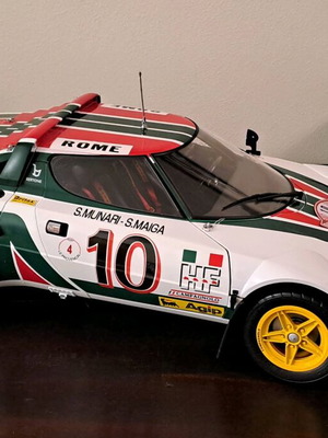 Lancia Stratos HF μοντέλο κλίμακας 1:8 σαν καινούργιο με τηλεχειριστήριο