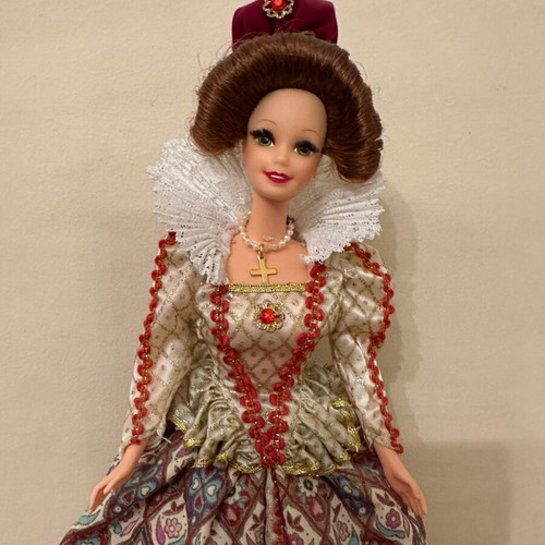 Barbie Elizabethan Queen used collectible from Mattel 1994