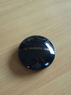 Pat McGrath Labs Skin Fetish Sublime Perfection Blurring Under Eye Powder Medium