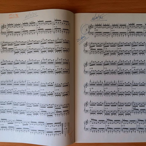 Hanon music method learning book like new