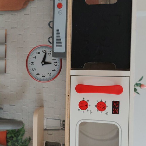 Wooden children's play kitchen like new, fully equipped