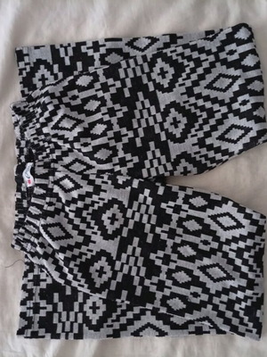 Evita leggings for girl size 6 like new, black and white