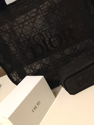 Dior Beauty Limited Edition σετ παραλίας με διάφανη tote τσάντα και beauty pouch